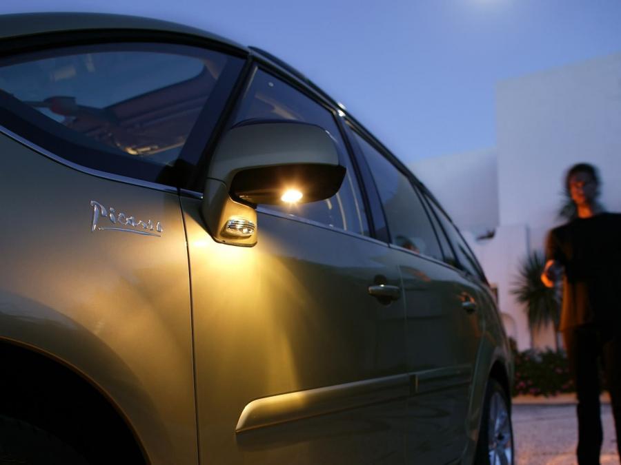  Citroen C4 Picasso 2006 года  (фото 94 из 155)